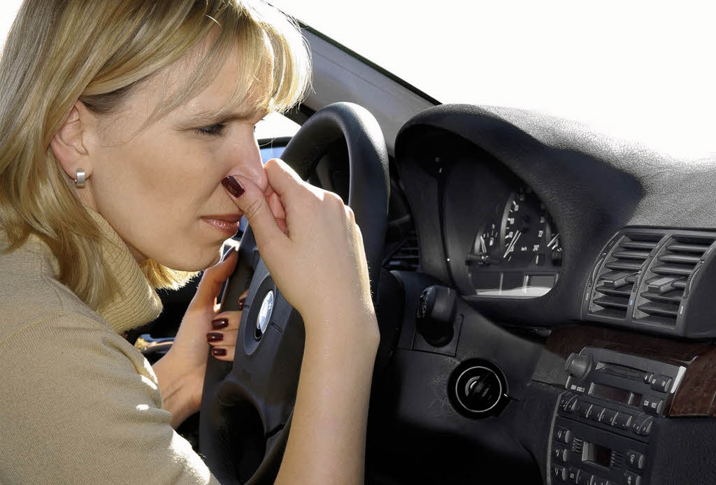 Khử mùi hôi điều hòa ô tô bằng cách  nào